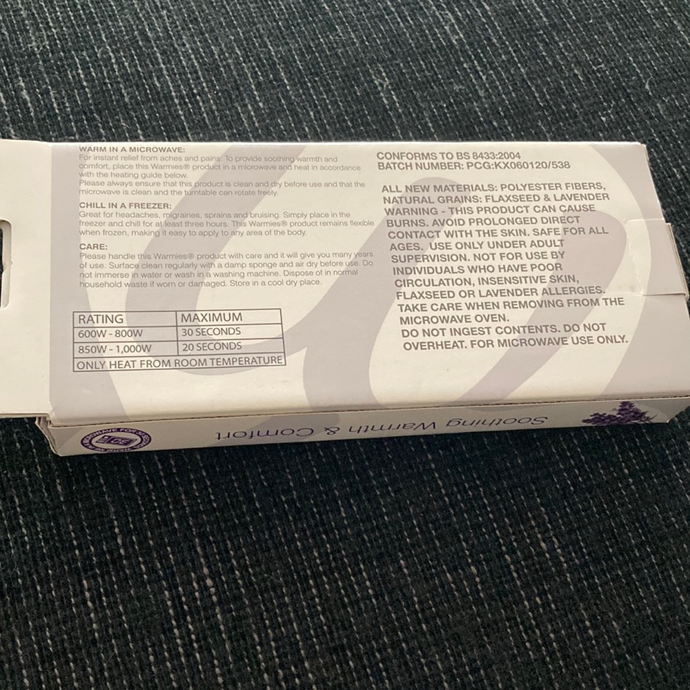 White fuzzy therapeutic eye mask - Picture 2 of 3